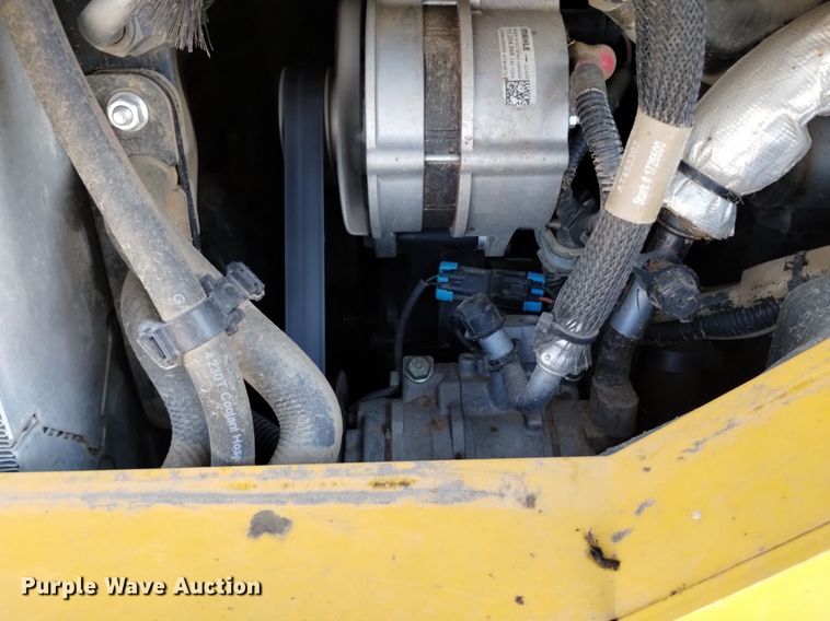 image for item LO9040 2022 John Deere 333G tracked skid steer loader