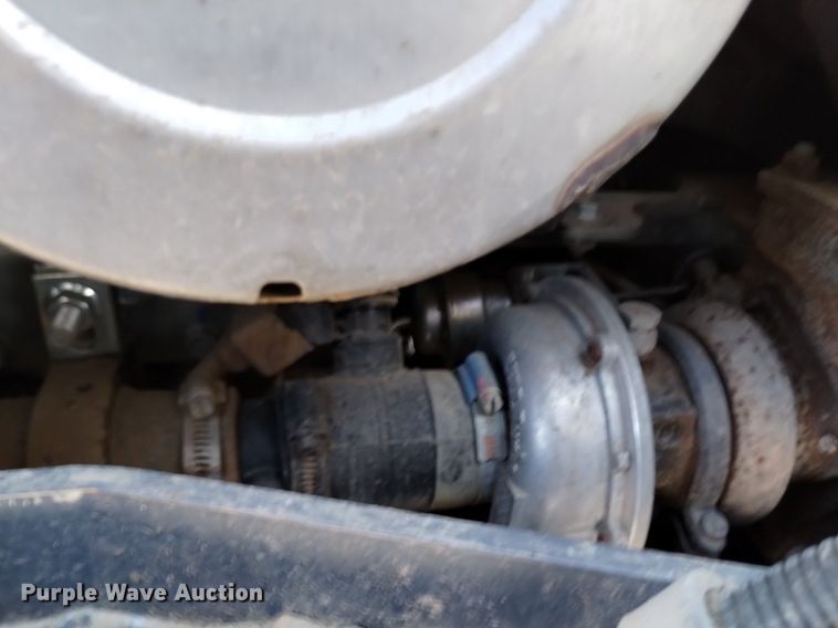 image for item LO9040 2022 John Deere 333G tracked skid steer loader