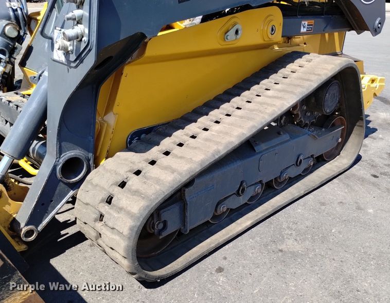 image for item LO9040 2022 John Deere 333G tracked skid steer loader