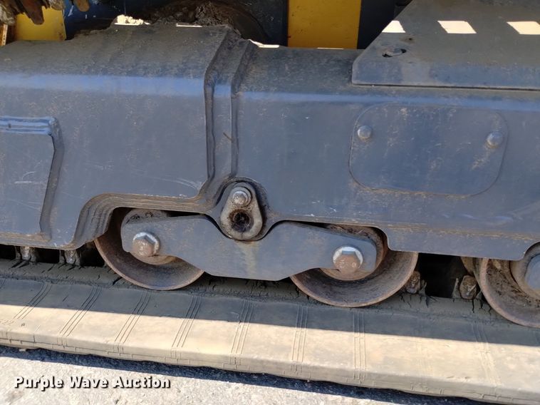 image for item LO9040 2022 John Deere 333G tracked skid steer loader