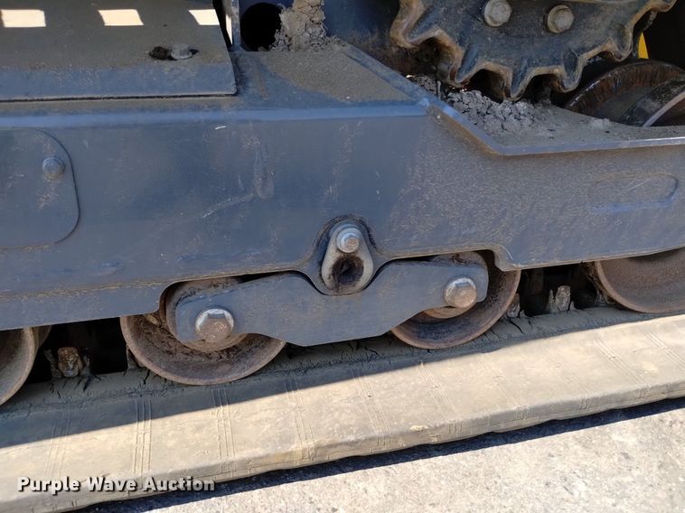 image for item LO9040 2022 John Deere 333G tracked skid steer loader