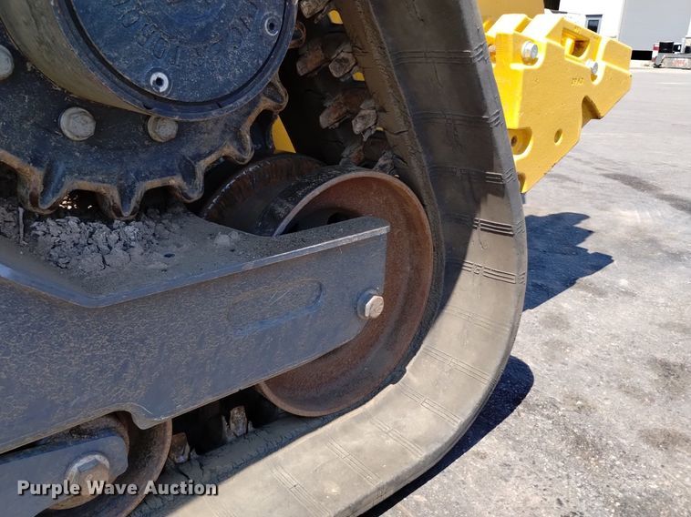 image for item LO9040 2022 John Deere 333G tracked skid steer loader