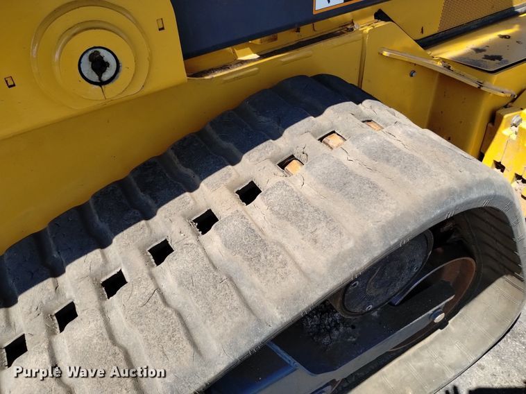 image for item LO9040 2022 John Deere 333G tracked skid steer loader