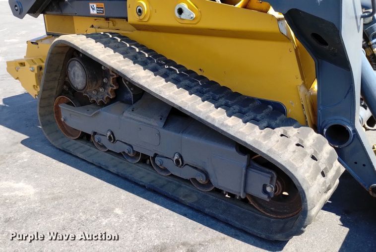 image for item LO9040 2022 John Deere 333G tracked skid steer loader