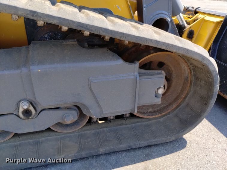 image for item LO9040 2022 John Deere 333G tracked skid steer loader