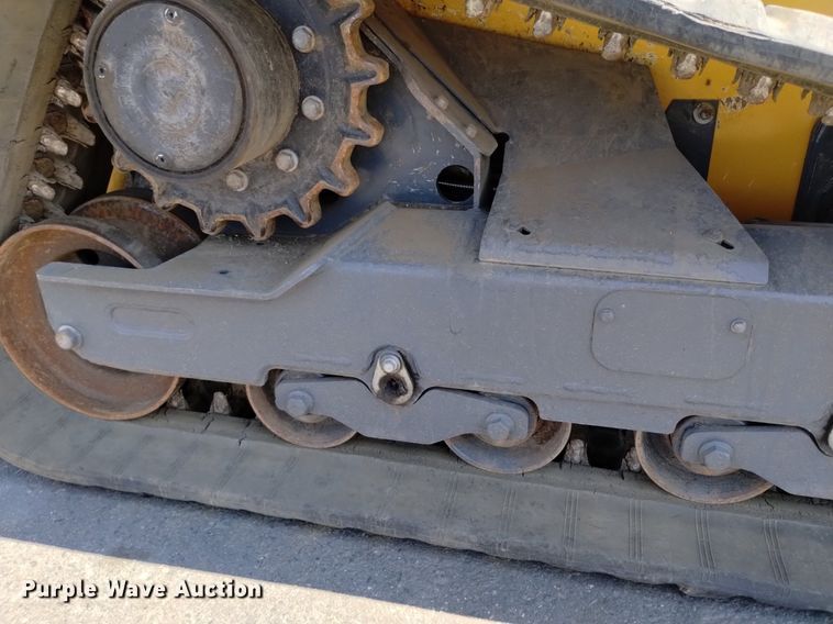 image for item LO9040 2022 John Deere 333G tracked skid steer loader