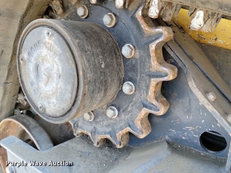 image for item LO9040 2022 John Deere 333G tracked skid steer loader