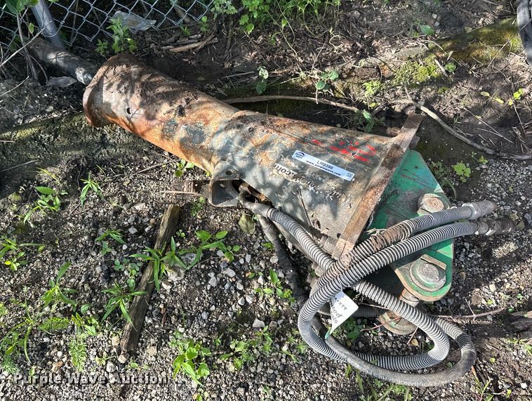 image for item LR9398 Wacker HB22 breaker