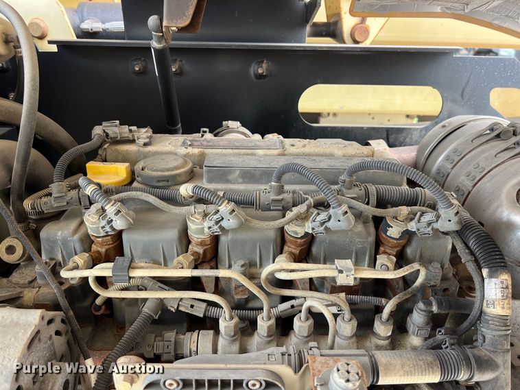 image for item LU9960 2015 JLG 450AJ boom lift