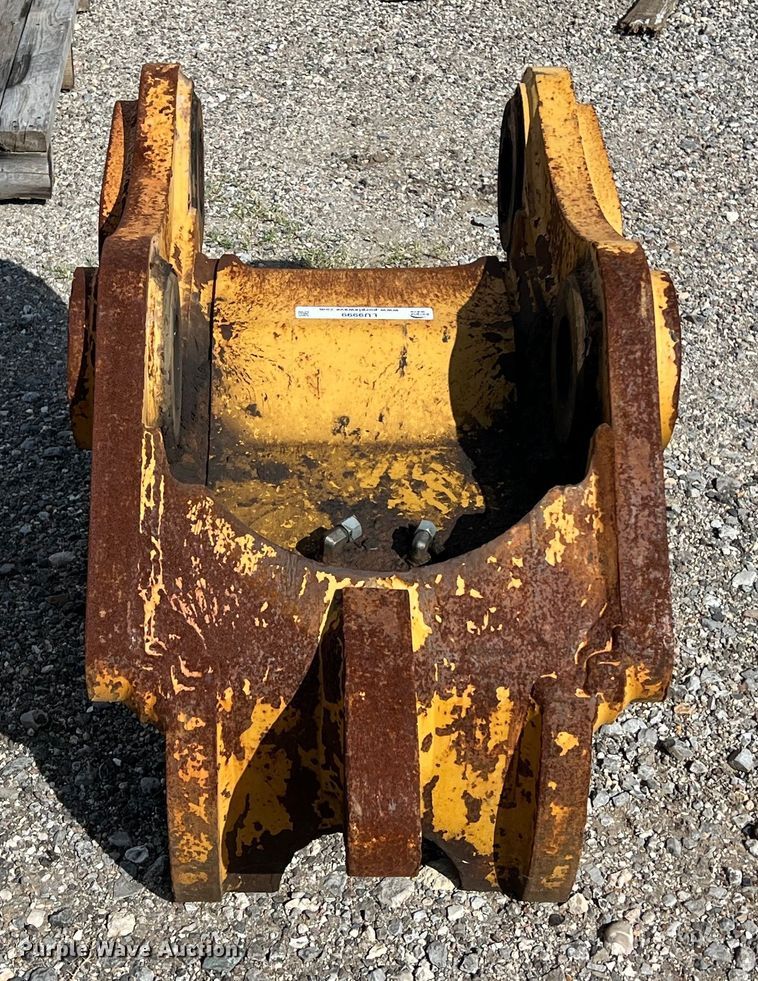 image for item LU9999 2019 Caterpillar 336 quick coupler