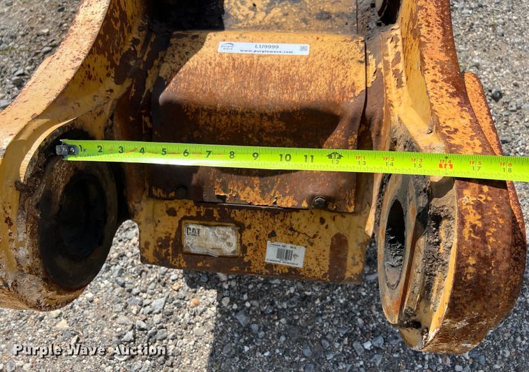 image for item LU9999 2019 Caterpillar 336 quick coupler