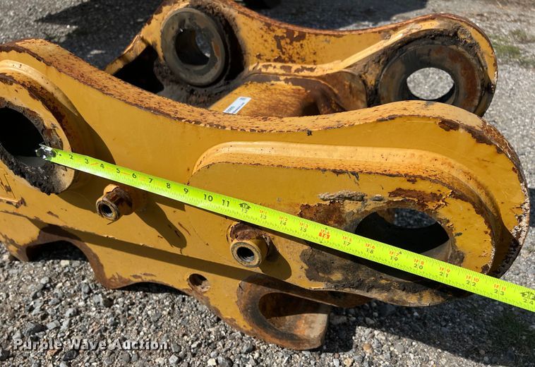 image for item LU9999 2019 Caterpillar 336 quick coupler