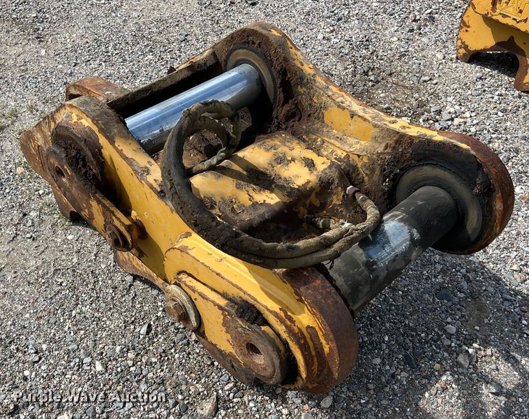 image for item LV9000 Caterpillar 389-8070 quick coupler