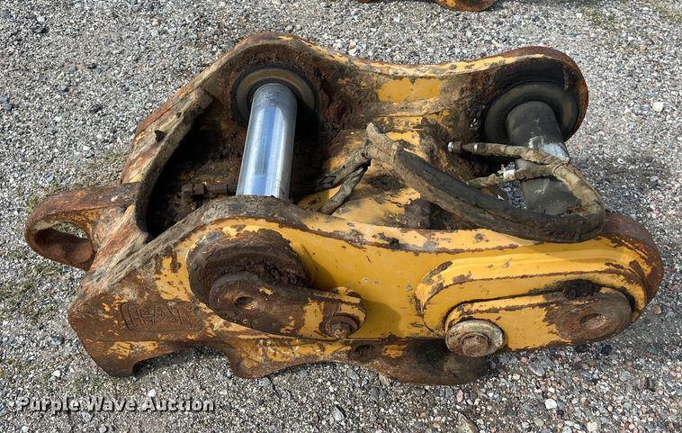 image for item LV9000 Caterpillar 389-8070 quick coupler