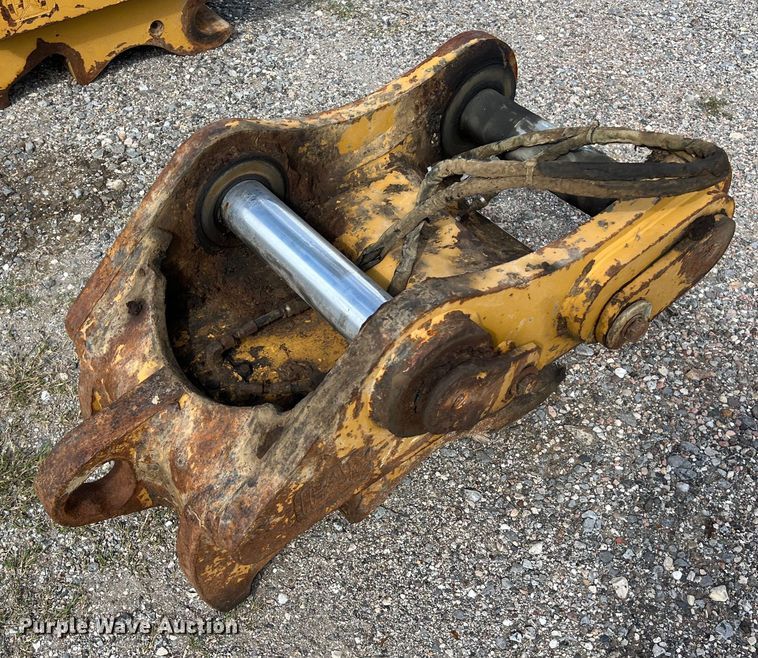 image for item LV9000 Caterpillar 389-8070 quick coupler