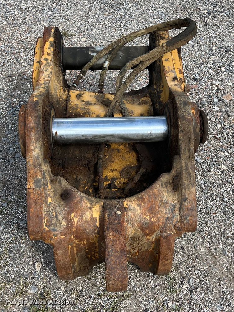 image for item LV9000 Caterpillar 389-8070 quick coupler