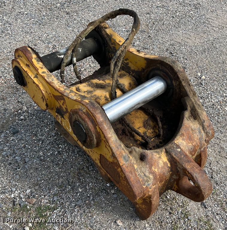 image for item LV9000 Caterpillar 389-8070 quick coupler