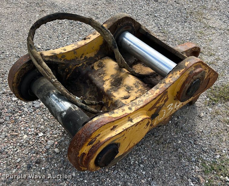 image for item LV9000 Caterpillar 389-8070 quick coupler