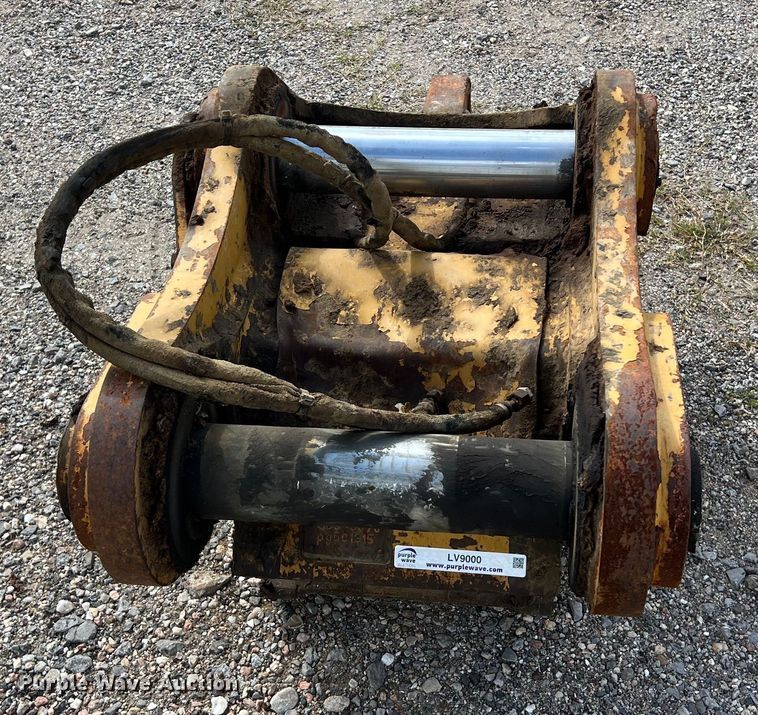 image for item LV9000 Caterpillar 389-8070 quick coupler
