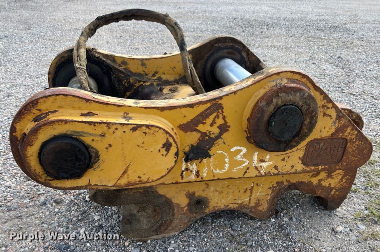 image for item LV9000 Caterpillar 389-8070 quick coupler