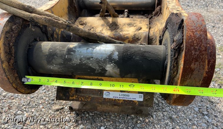 image for item LV9000 Caterpillar 389-8070 quick coupler