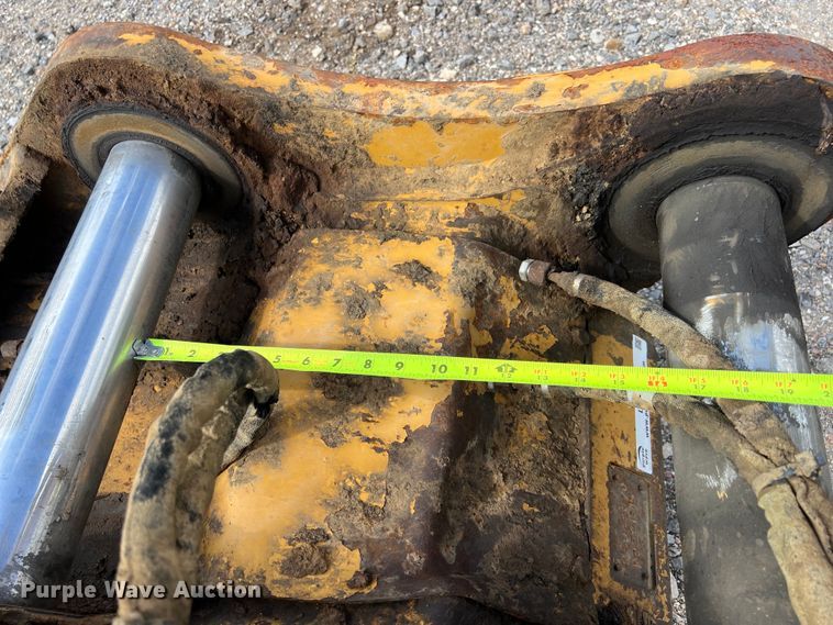 image for item LV9000 Caterpillar 389-8070 quick coupler