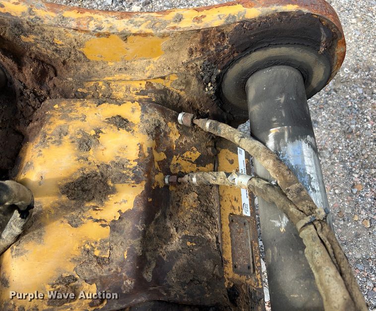 image for item LV9000 Caterpillar 389-8070 quick coupler