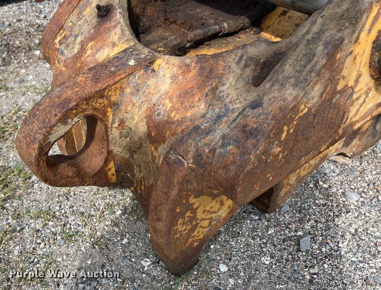 image for item LV9000 Caterpillar 389-8070 quick coupler