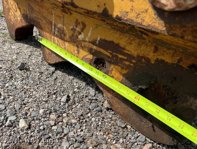 image for item LV9000 Caterpillar 389-8070 quick coupler