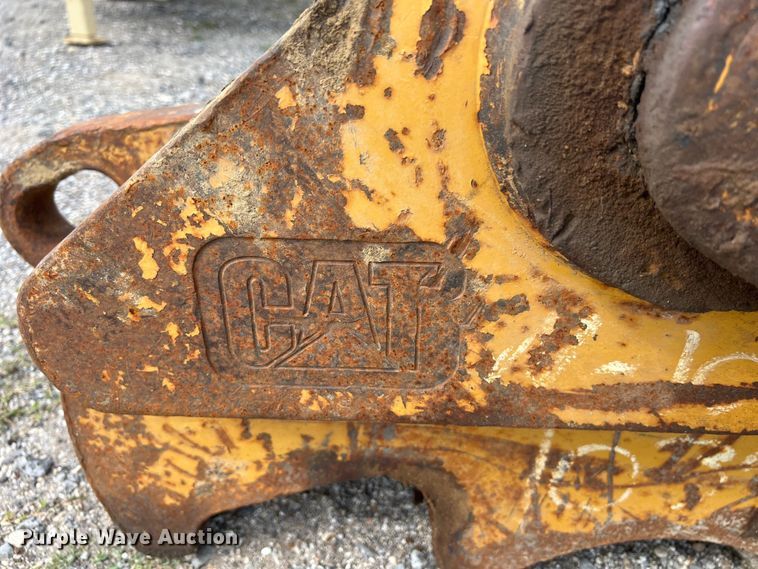 image for item LV9000 Caterpillar 389-8070 quick coupler