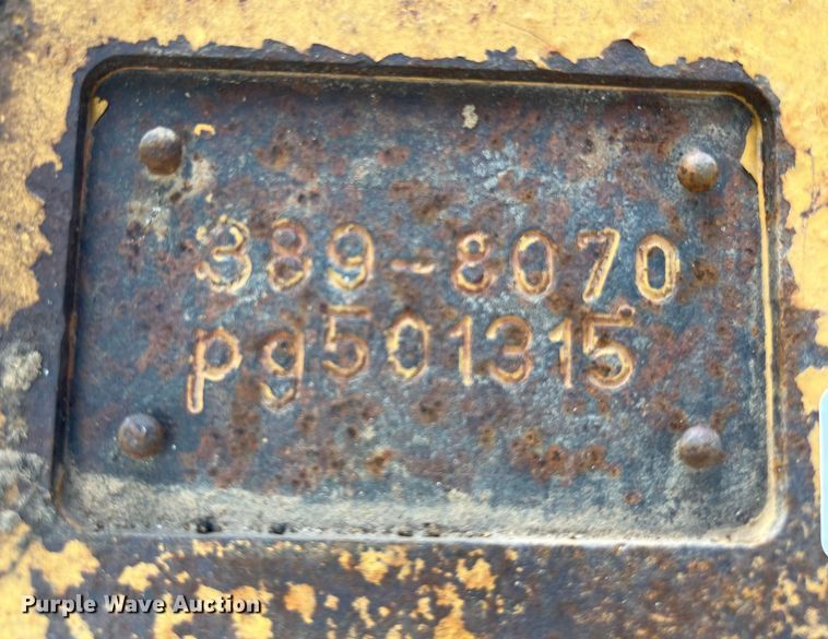 image for item LV9000 Caterpillar 389-8070 quick coupler