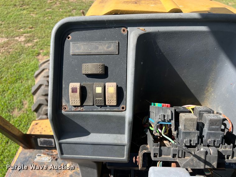 image for item LV9021 1997 Caterpillar 416C backhoe