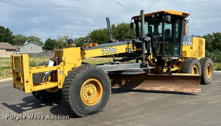 image for item MU9871 2006 John Deere 770D motor grader