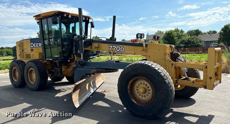 image for item MU9871 2006 John Deere 770D motor grader