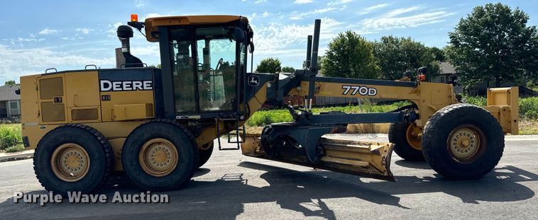 image for item MU9871 2006 John Deere 770D motor grader