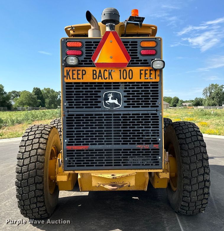 image for item MU9871 2006 John Deere 770D motor grader