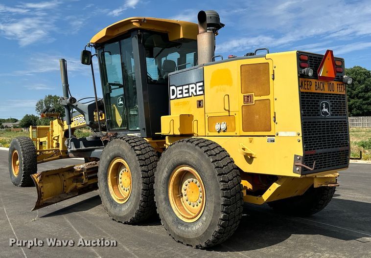image for item MU9871 2006 John Deere 770D motor grader