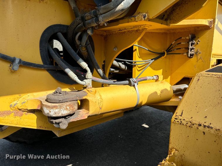 image for item MU9871 2006 John Deere 770D motor grader