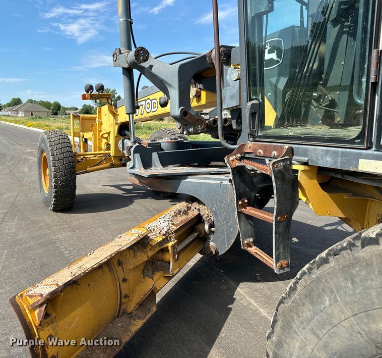 image for item MU9871 2006 John Deere 770D motor grader