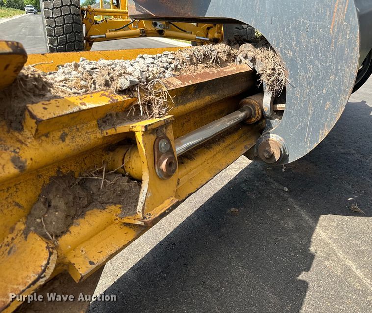 image for item MU9871 2006 John Deere 770D motor grader