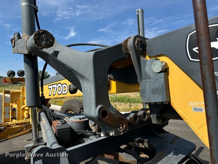 image for item MU9871 2006 John Deere 770D motor grader