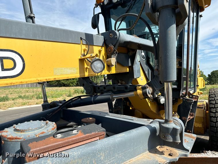 image for item MU9871 2006 John Deere 770D motor grader