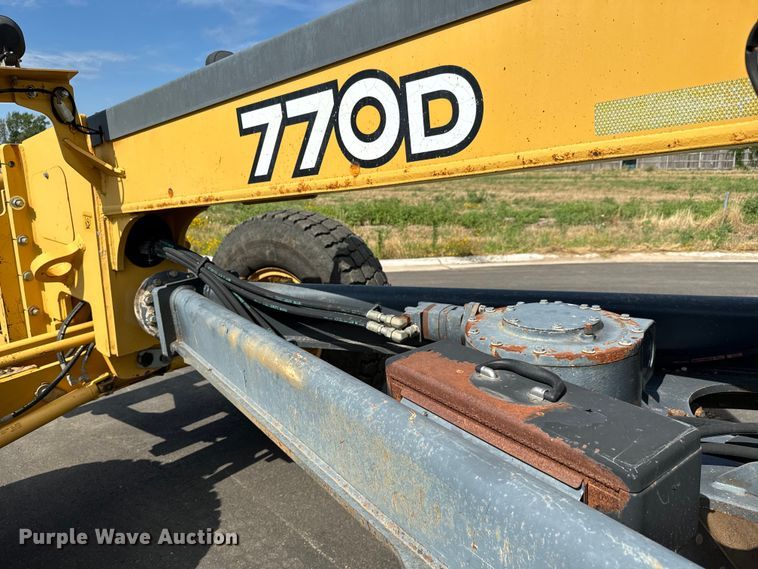 image for item MU9871 2006 John Deere 770D motor grader