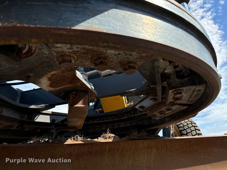 image for item MU9871 2006 John Deere 770D motor grader