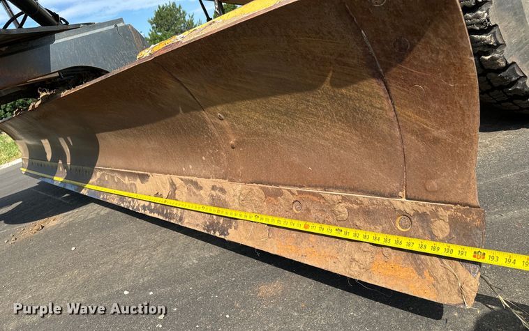 image for item MU9871 2006 John Deere 770D motor grader