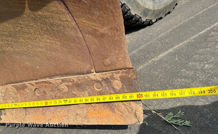 image for item MU9871 2006 John Deere 770D motor grader