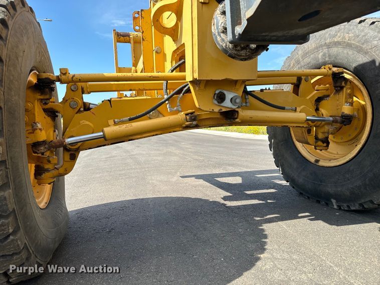 image for item MU9871 2006 John Deere 770D motor grader