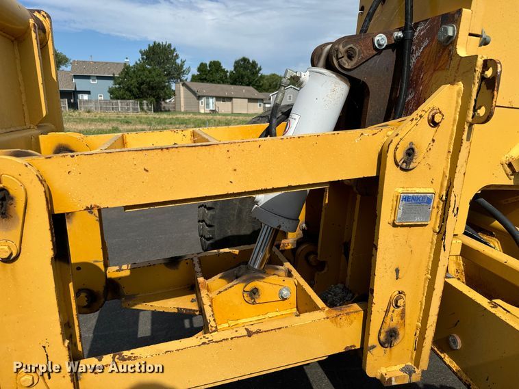 image for item MU9871 2006 John Deere 770D motor grader