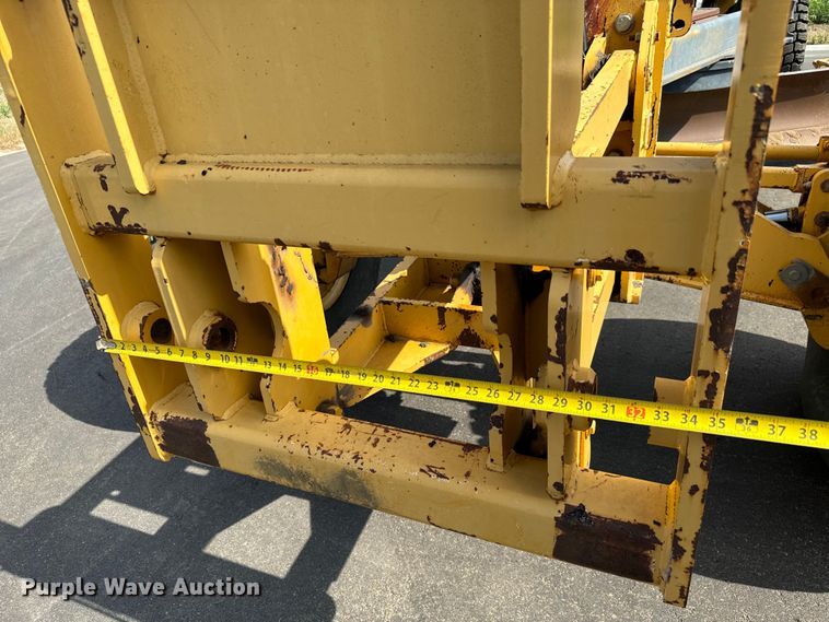 image for item MU9871 2006 John Deere 770D motor grader