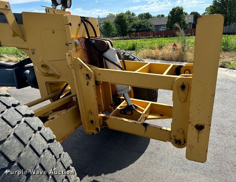 image for item MU9871 2006 John Deere 770D motor grader